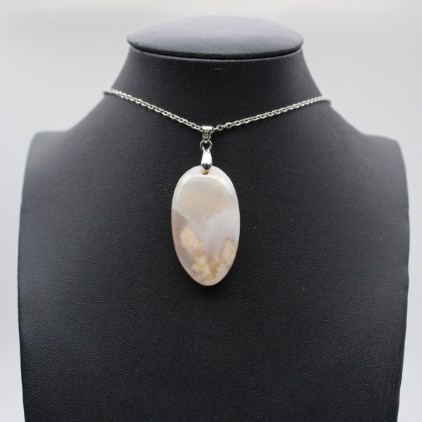 Pendentif ovale en agate fleur