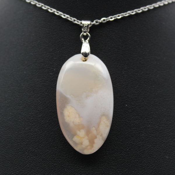 Pendentif ovale en agate fleur