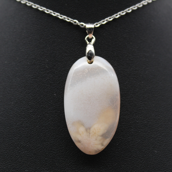 Pendentif ovale en agate fleur
