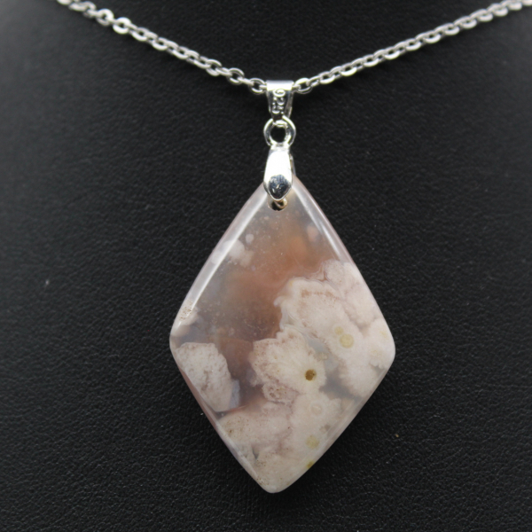 Pendentif losange en agate fleur