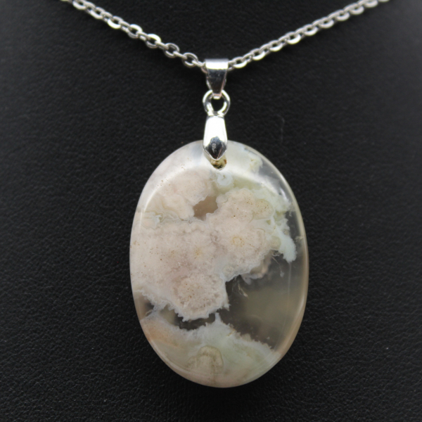 Pendentif ovale en agate fleur