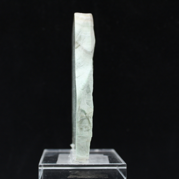 Tranche polie d’Aragonite verte minéral brut de qualité