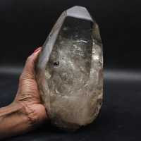 Grand cristal de quartz fumé poli