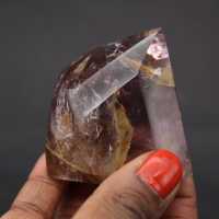 Cristal de roche de couleur violet à inclusion