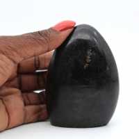 Forme libre de tourmaline noire