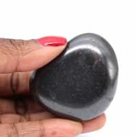Shungite roche polie