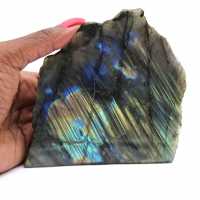 Labradorite une face polie de Madagascar