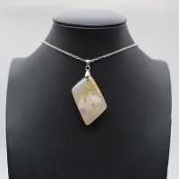 Pendentif losange en agate fleur