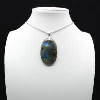 Pendentif ovale en Labradorite