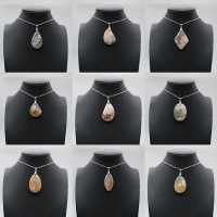 Pendentif goutte en agate fleur