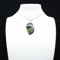 Pendentif de jaspe kambamba en forme de flamme