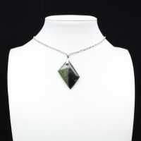 Pendentif de jaspe kambamba de forme de losange