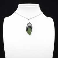 Pendentif de jaspe kambamba en forme de feuille