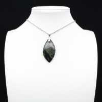 Pendentif de jaspe kambamba en forme de feuille