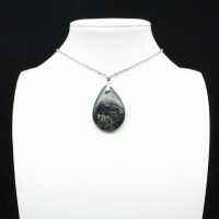 Pendentif de jaspe kambamba en forme de goutte