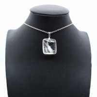 Pendentif en cristal de roche polie