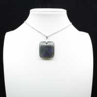 Pendentif carré en pierre de labradorite