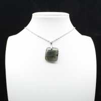 Pendentif carré en labradorite