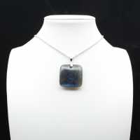 Pendentif carré en labradorite naturelle