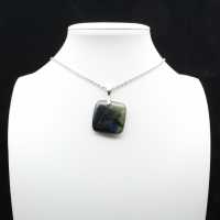 Pendentif carré en labradorite naturelle