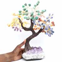 Arbre minéral avec une base en améthyste et des feuilles en divers minéraux