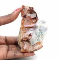 Pierre de Fluorite marocaine : Cristaux verts sur roche Pierre de Fluorite marocaine : Cristaux verts sur roche