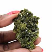 Petite épidote sur gangue claire du Maroc Petite épidote sur gangue claire du Maroc