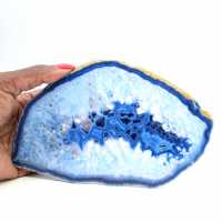 Agate bleue en tranche allongée pour vitrine