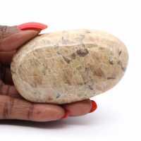 Galet malgache en Feldspath – Spécimen de minéralogie Galet malgache en Feldspath – Spécimen de minéralogie