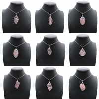 Pendentif feuille en quartz rose