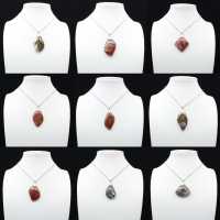 Pendentif losange en jaspe orbiculaire