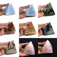Pyramide en calcite bleue