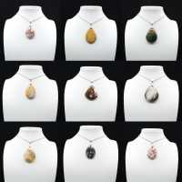 Pendentif goutte en jaspe impérial Pendentif goutte en jaspe impérial