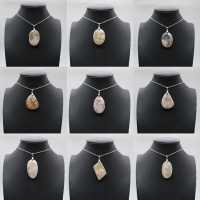 Pendentif ovale en agate fleur