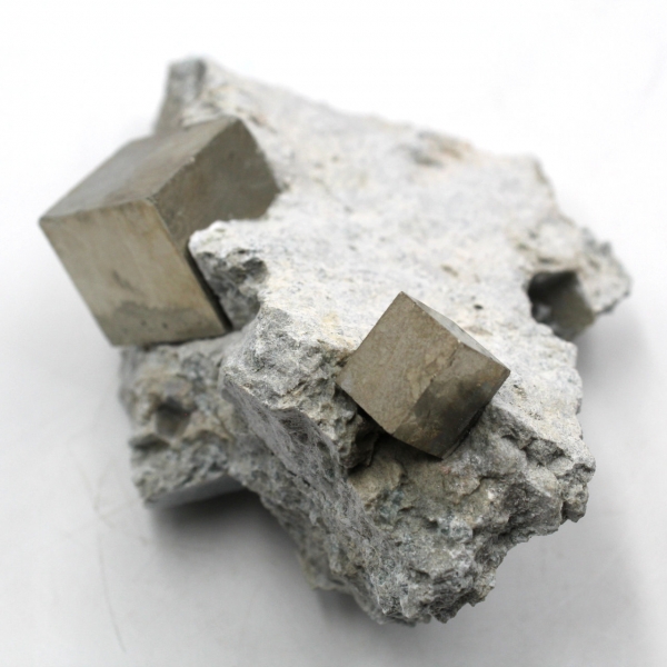 Cubes de pyrite sur gangue de Navajun Espagne