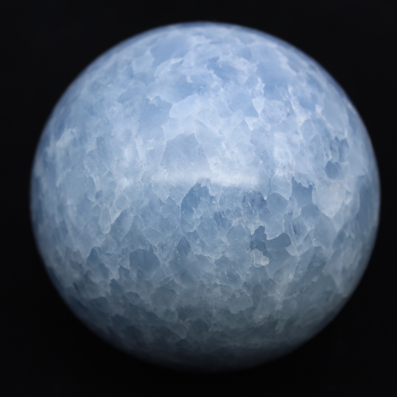Sphère en calcite bleue