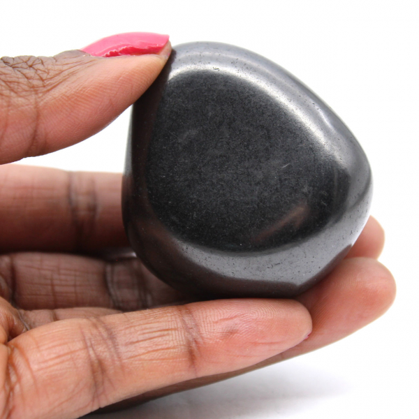 Shungite roche polie