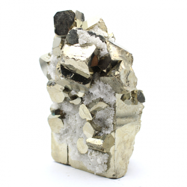 Grands cubes de pyrite avec cristaux de quartz