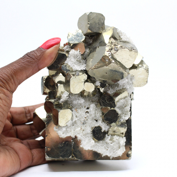 Grands cubes de pyrite avec cristaux de quartz