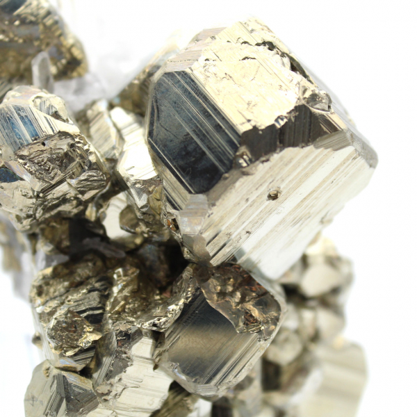 Grands cristaux de pyrite avec calcite