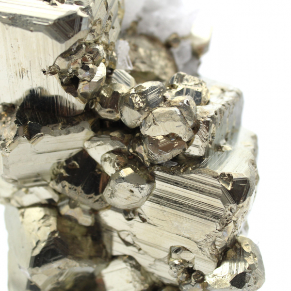 Grands cristaux de pyrite avec calcite