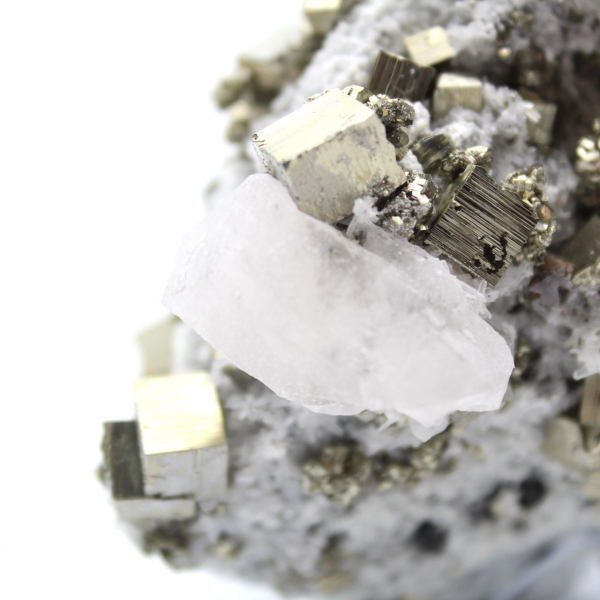 Pyrite sur gangue avec calcite et quartz