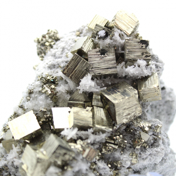 Pyrite sur gangue avec calcite et quartz