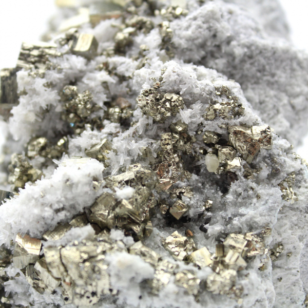 Pyrite sur gangue avec calcite et quartz