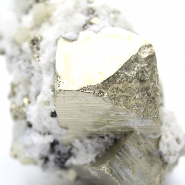 Pyrite sur gangue avec calcite et quartz