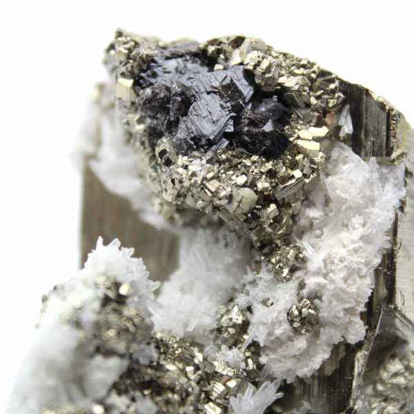 Pyrite sur gangue avec calcite et quartz