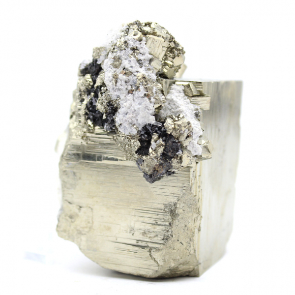 Grand cube de pyrite avec quartz calcite