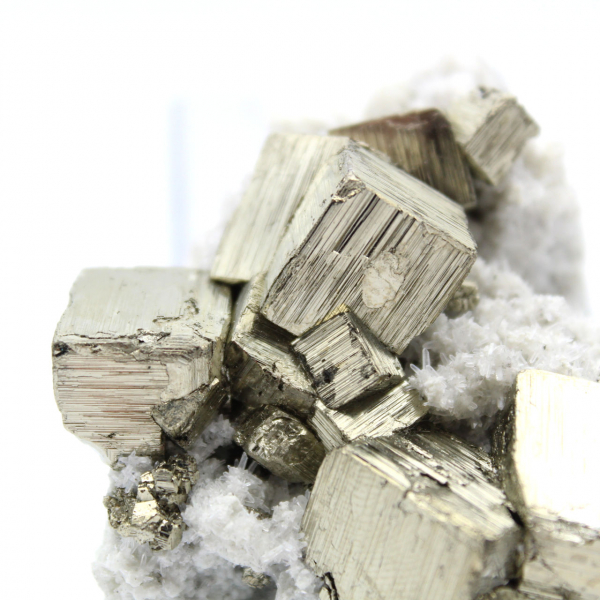 Pyrite sur gangue avec cristaux de quartz