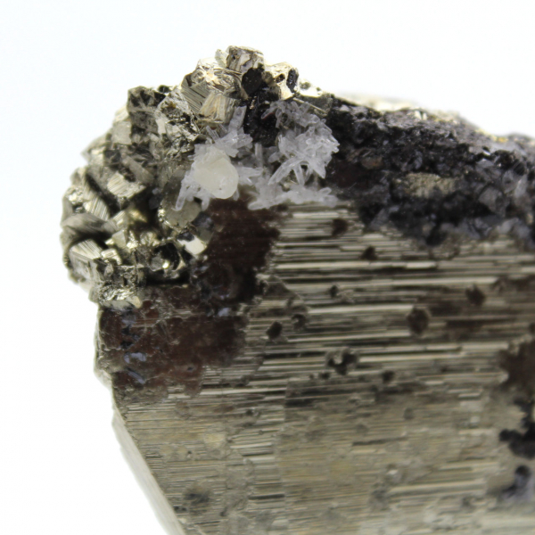 Cristaux de pyrite, quartz et sphalérite sur socle