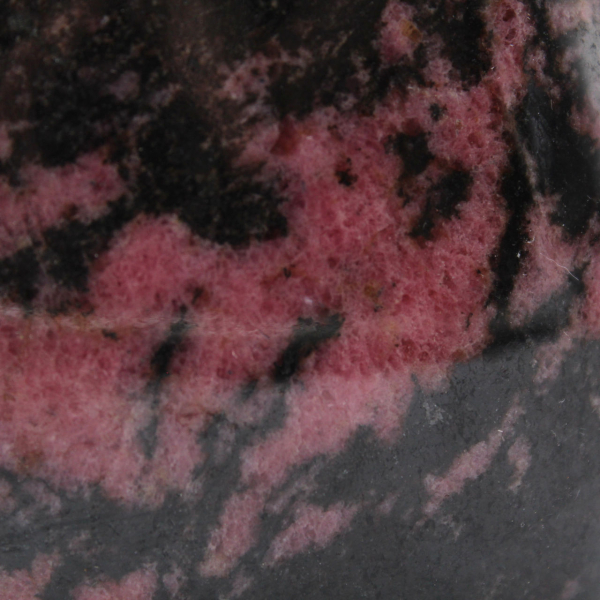 Roche en Rhodonite naturelle